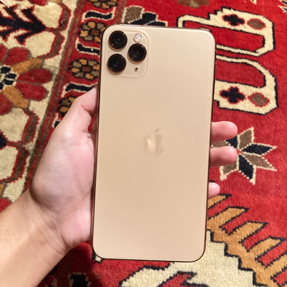 iPhone 11 Pro Max - Picture 2 of 2